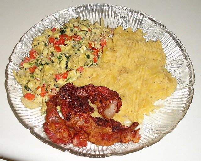 Mangu de platano recipe, with scrambled eggs and bacon