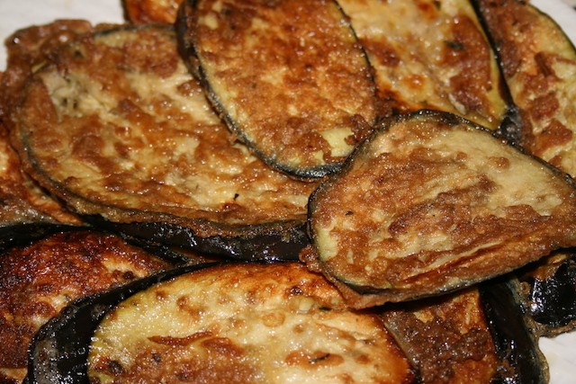 Fried eggplant recipe (torrejas de berenjena)