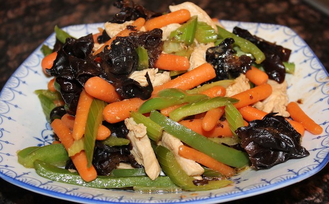 Stir fried earwood mushroom with chicken and vegetables