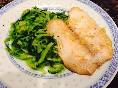 Zucchini noodles with fish in ginger sauce